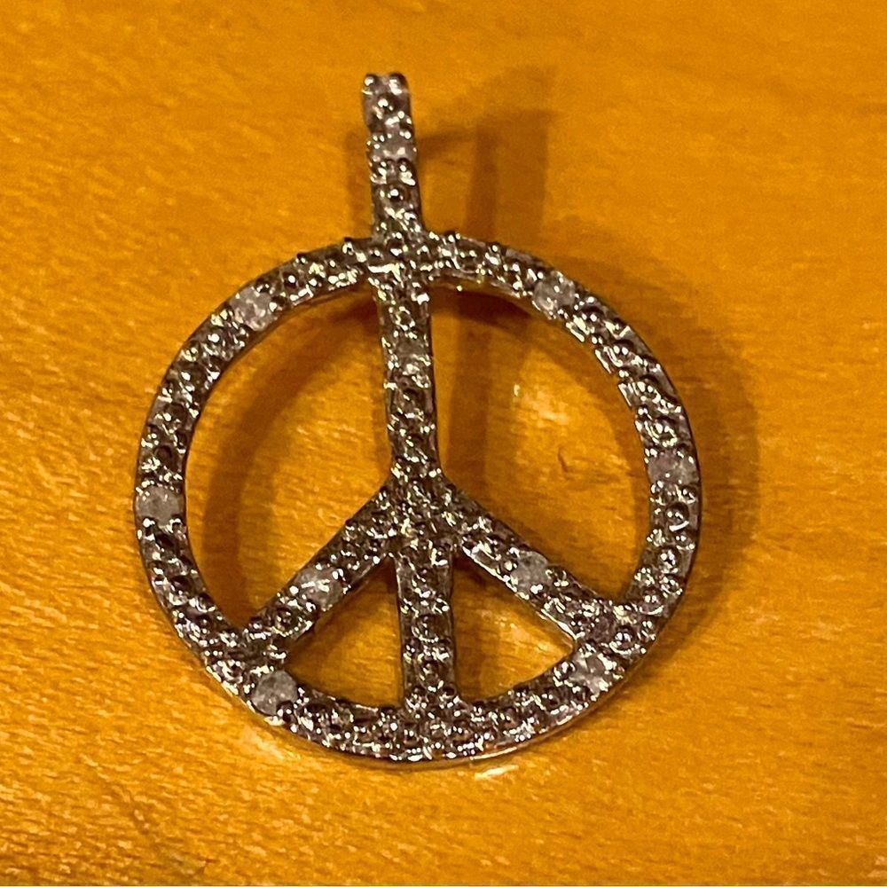 5/$25 peace sign pendant with diamonds